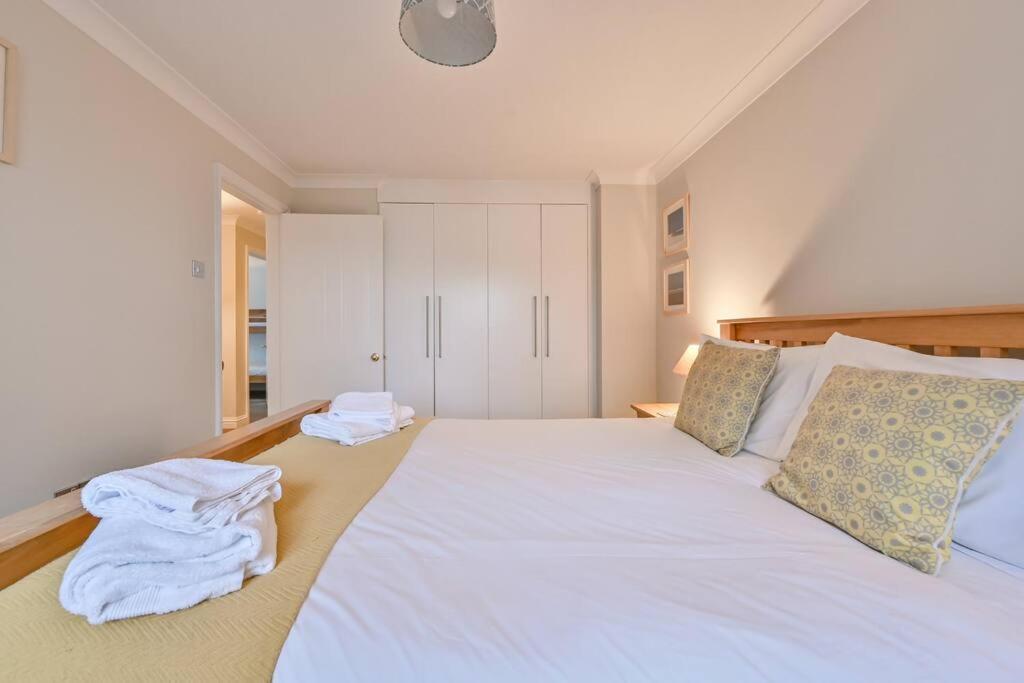 Spacious Sandbanks Apartment Near Beach And Bars With Free Parking Poole Eksteriør billede