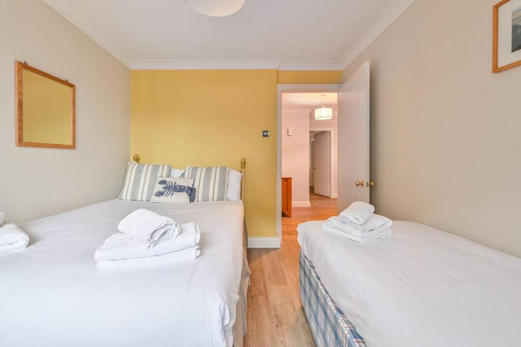 Spacious Sandbanks Apartment Near Beach And Bars With Free Parking Poole Eksteriør billede
