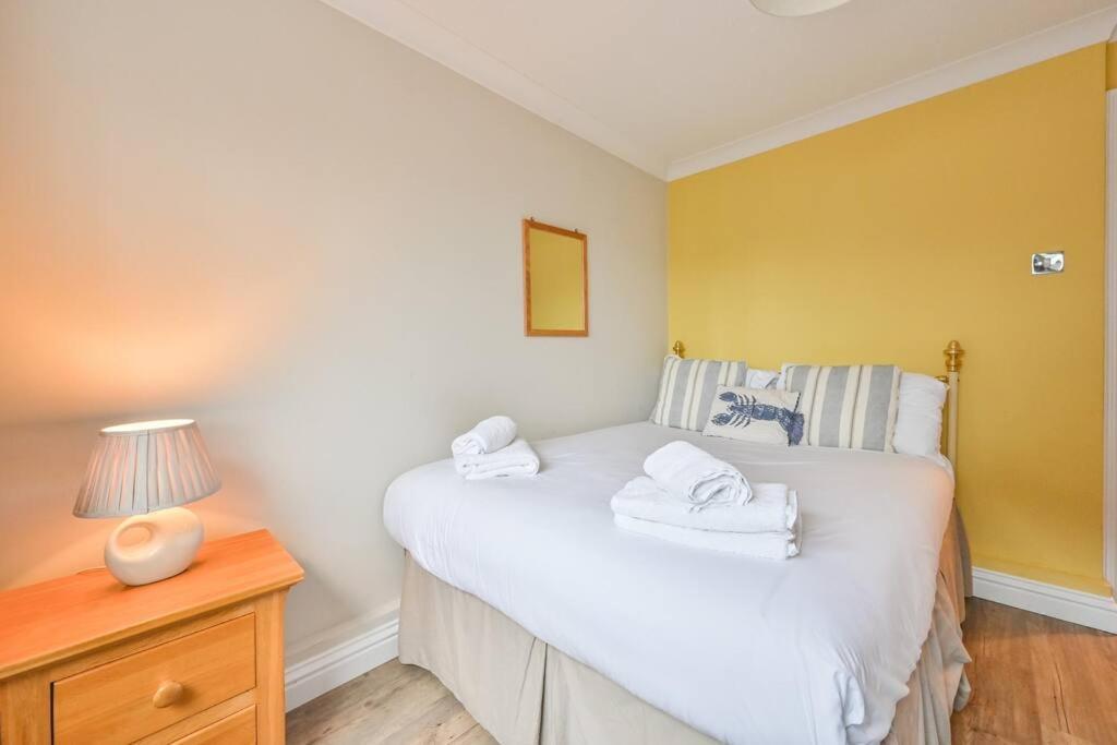 Spacious Sandbanks Apartment Near Beach And Bars With Free Parking Poole Eksteriør billede