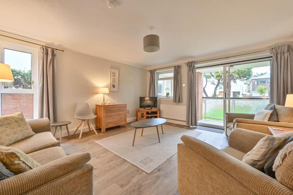 Spacious Sandbanks Apartment Near Beach And Bars With Free Parking Poole Eksteriør billede