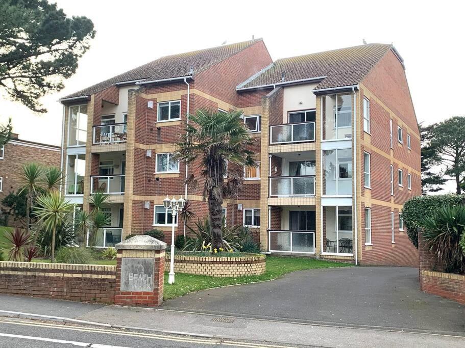 Spacious Sandbanks Apartment Near Beach And Bars With Free Parking Poole Eksteriør billede