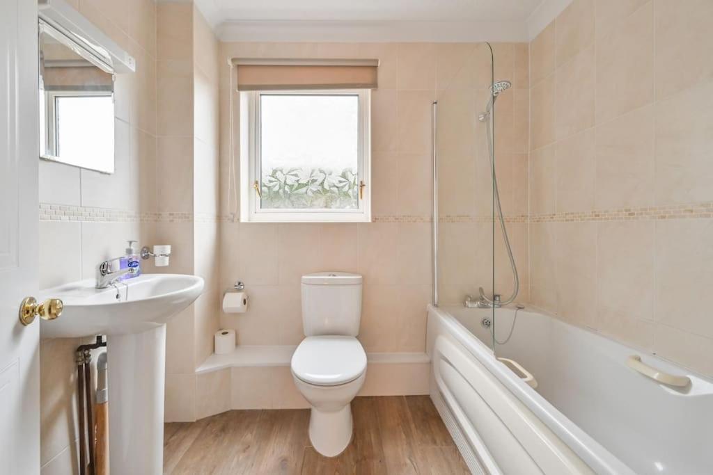 Spacious Sandbanks Apartment Near Beach And Bars With Free Parking Poole Eksteriør billede