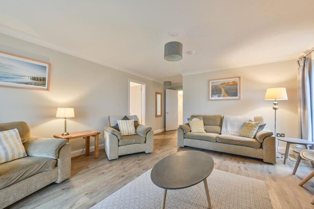 Spacious Sandbanks Apartment Near Beach And Bars With Free Parking Poole Eksteriør billede