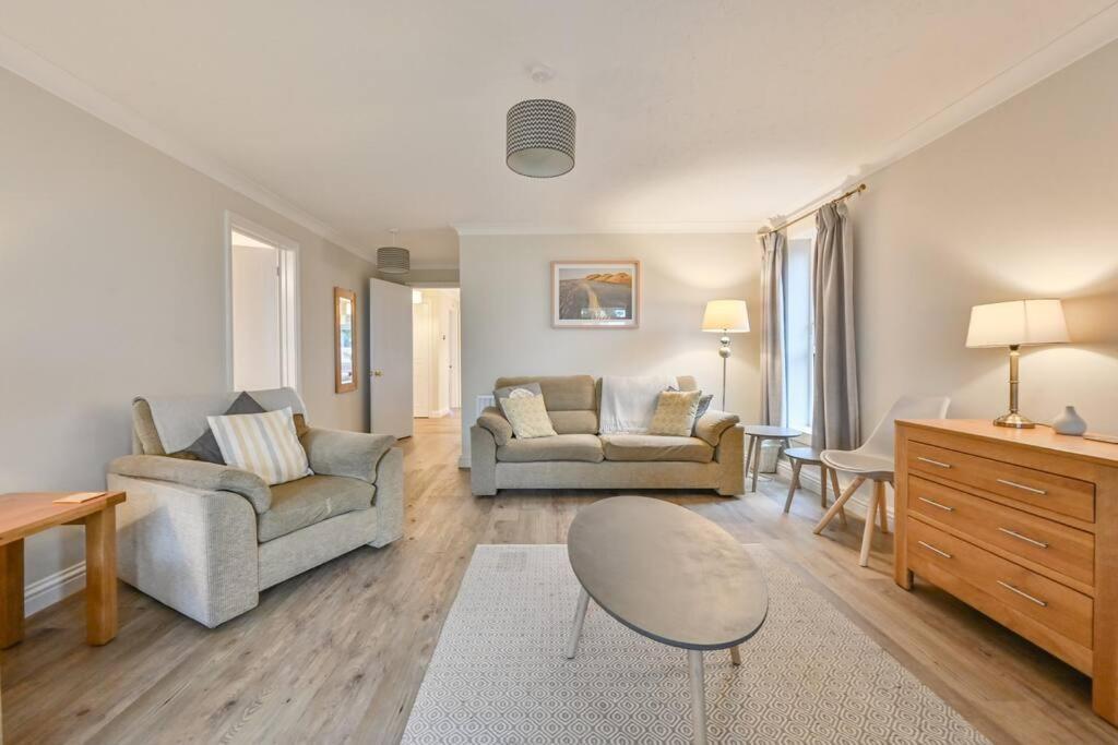 Spacious Sandbanks Apartment Near Beach And Bars With Free Parking Poole Eksteriør billede