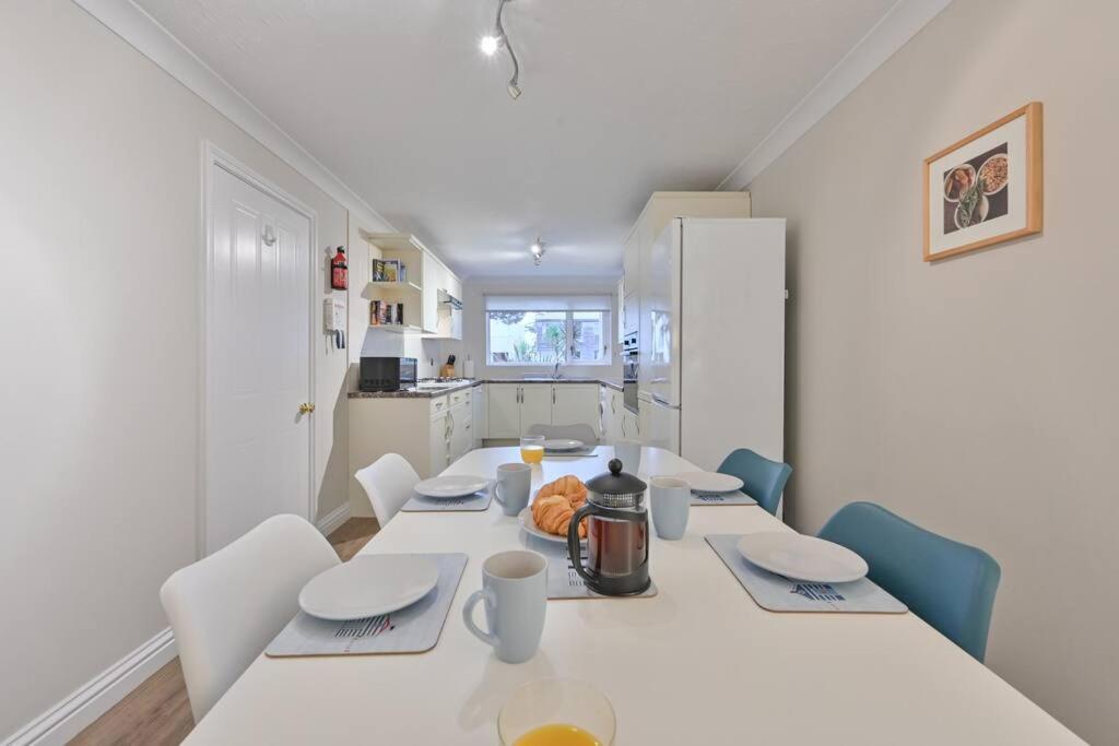 Spacious Sandbanks Apartment Near Beach And Bars With Free Parking Poole Eksteriør billede